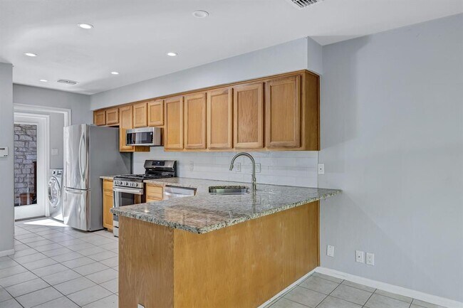 Building Photo - 3406 Westside Cove