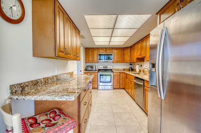 Building Photo - 5350 Woodland Lakes Dr