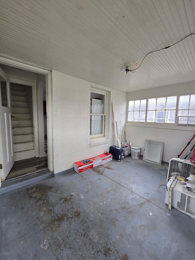 Building Photo - 306 N Eastern Ave