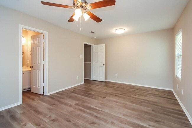 Building Photo - 426 Laurel Sage Dr