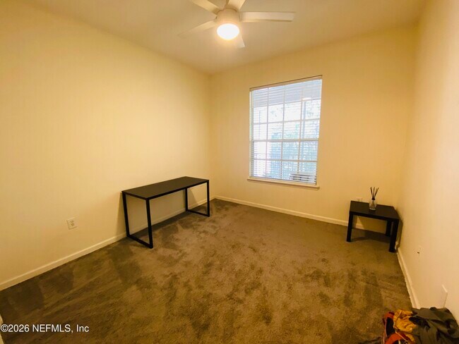 Building Photo - 10550 Baymeadows Rd