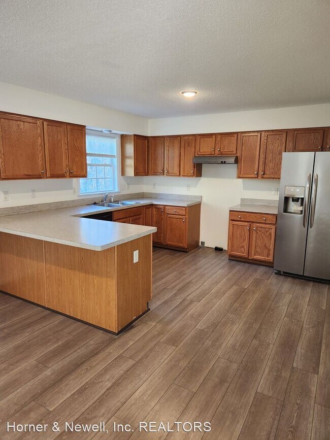 Building Photo - 4 br, 2.5 bath House - 3315 Clearview Court