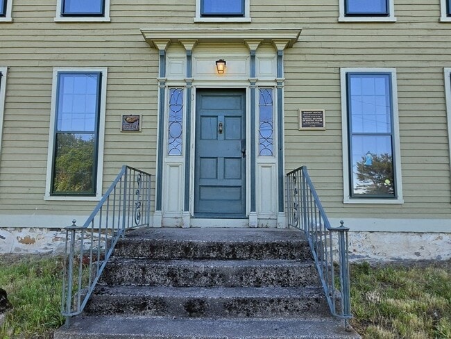 Building Photo - 166 Old Providence Rd