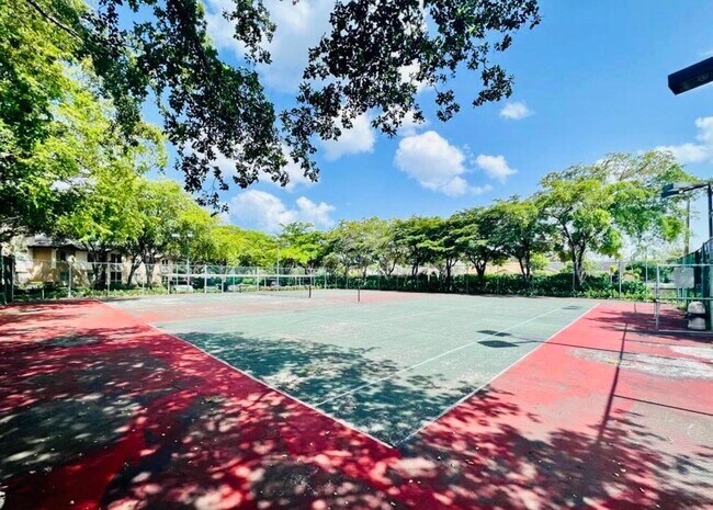 Building Photo - 9977 Westview Dr