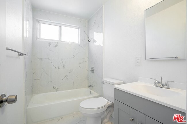 Building Photo - 241 W 84th St