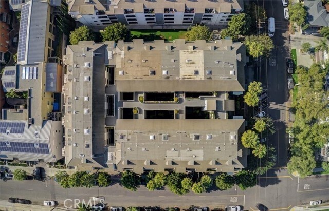 Building Photo - 720 W 4th St