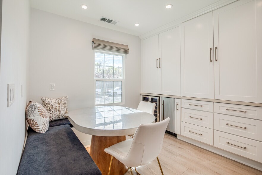 Building Photo - 517 Davis Ave