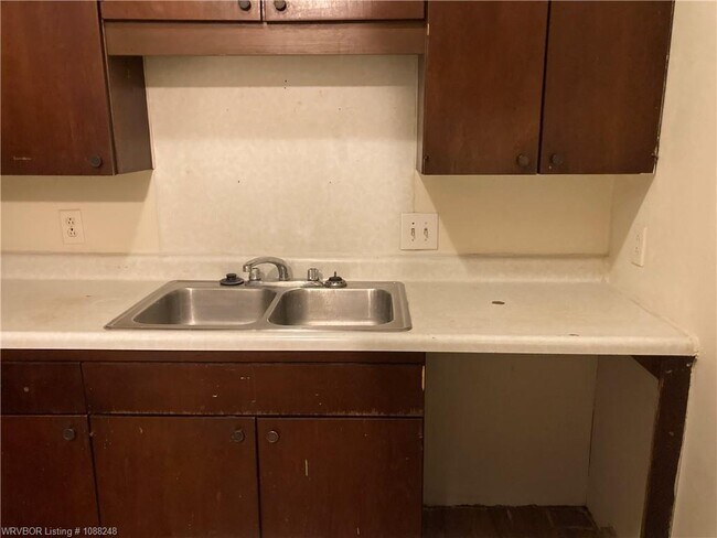 Building Photo - 220 May Ave