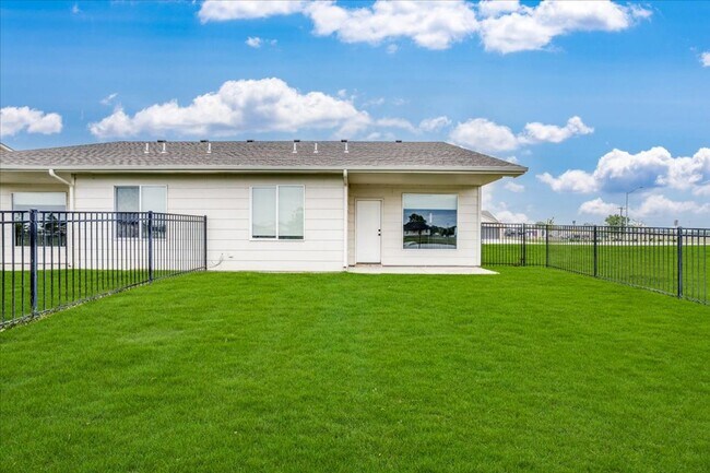 Building Photo - Edgewater Villas-Maxine Plan