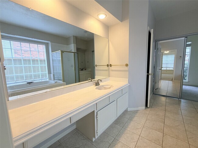 Building Photo - 3306 Vista Lake Dr