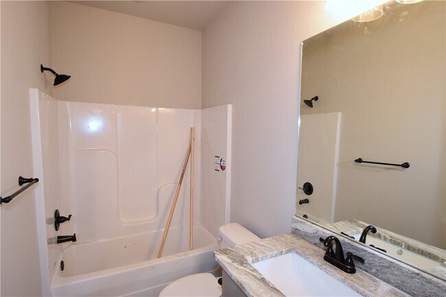 Building Photo - 21 Kirkcudbright Ln