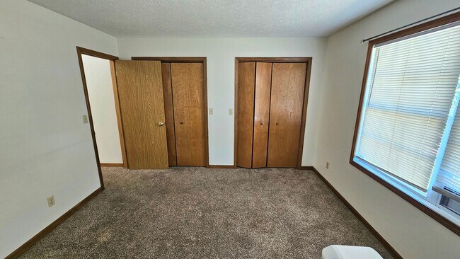 Building Photo - 1611 Spring Village Ln