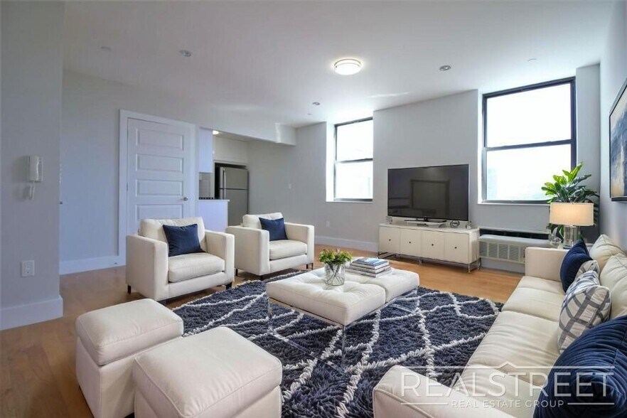 Primary Photo - LUXURY 3 BR in Queens!