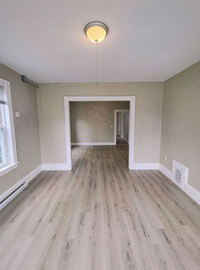 Building Photo - ****Cranston/Auburn Neighborhood - Two Bed...