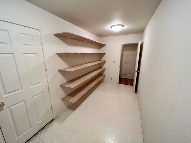 Building Photo - 21896 Fallview Dr