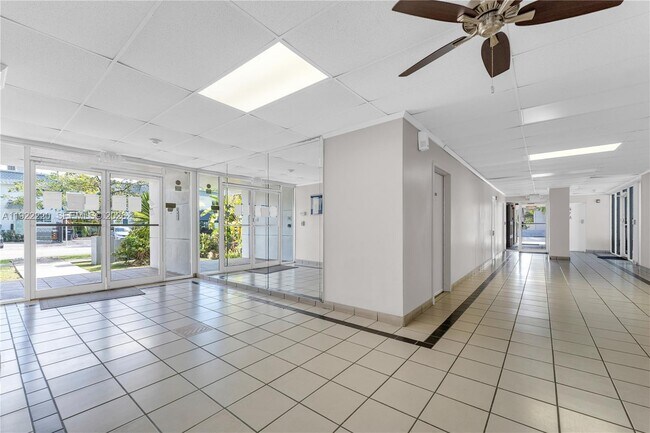 Building Photo - 16508 NE 26th Ave