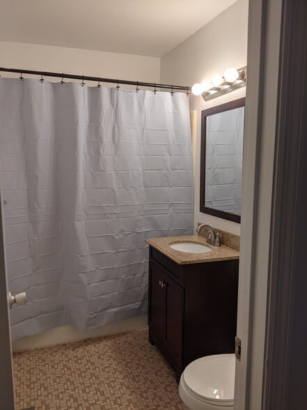 full bath - 400 Davie Rd