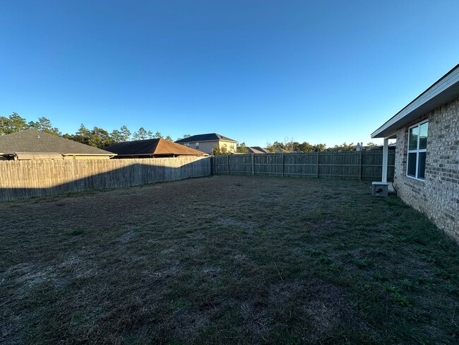 Building Photo - 4 bedroom 2 bath brick home available for ...