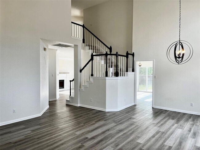 Building Photo - 16909 Dorman Dr