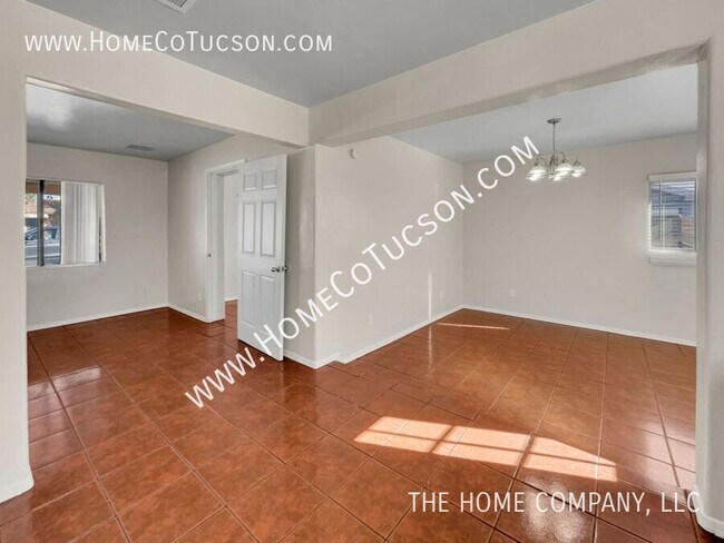 Building Photo - 851 W Calle Lerdo