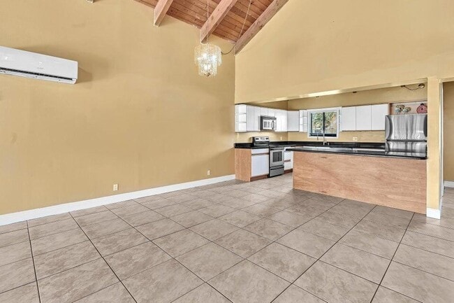 Building Photo - 2438 Southridge Rd