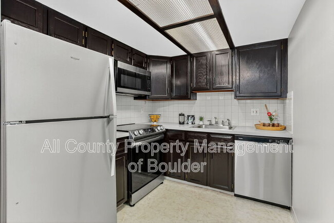 Building Photo - 2865 Sundown Ln