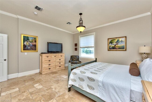 Building Photo - 2225 23rd St SW