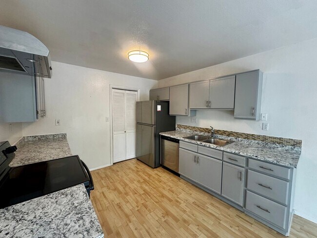 Building Photo - 603 Manitou Blvd