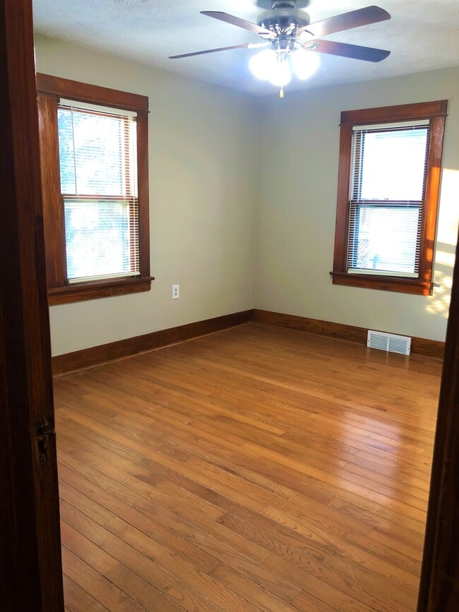 Building Photo - 2518 S 46th Ave