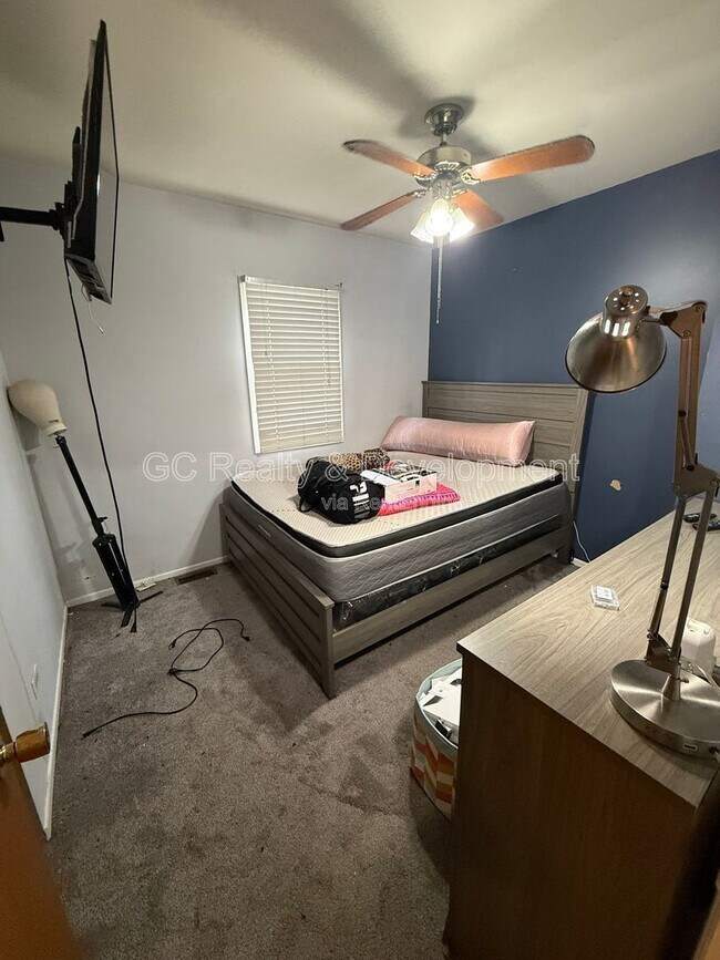 Building Photo - 111 Des Plaines Ave