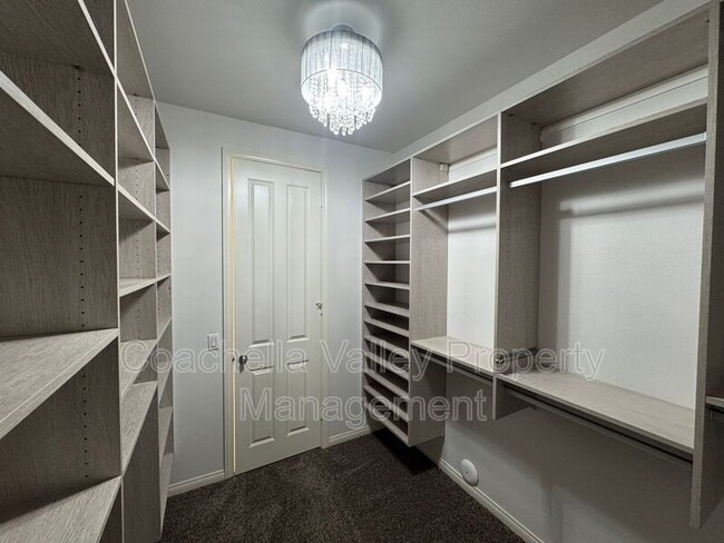 Building Photo - 74049 Kingston Ct W