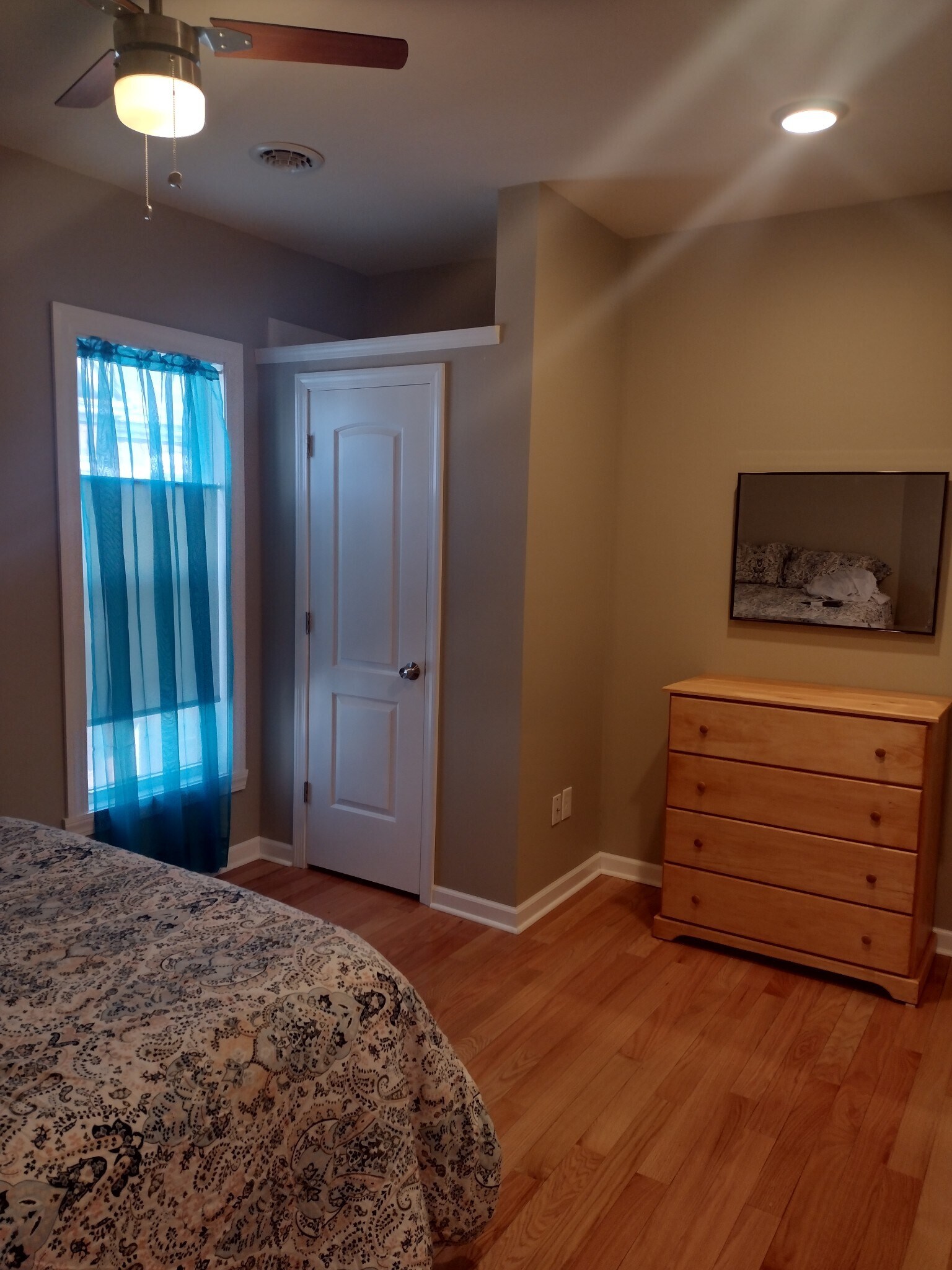 Building Photo - 49 S Main St