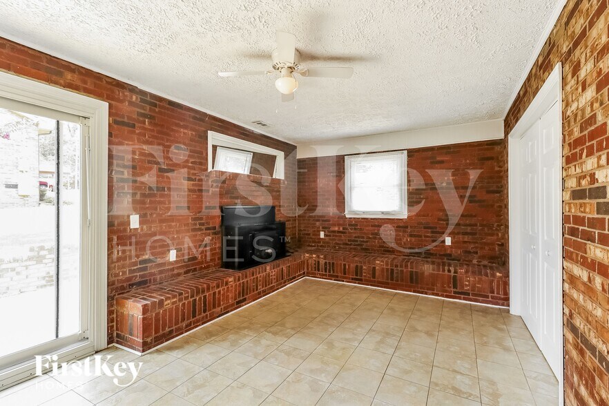 Building Photo - 3715 Branding Iron Dr