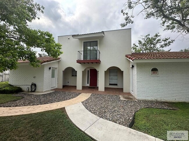 Building Photo - 215 Zapata Ave