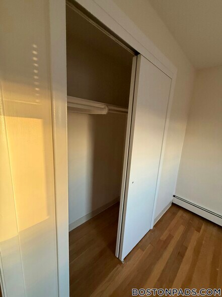 Building Photo - 8 Riverside St