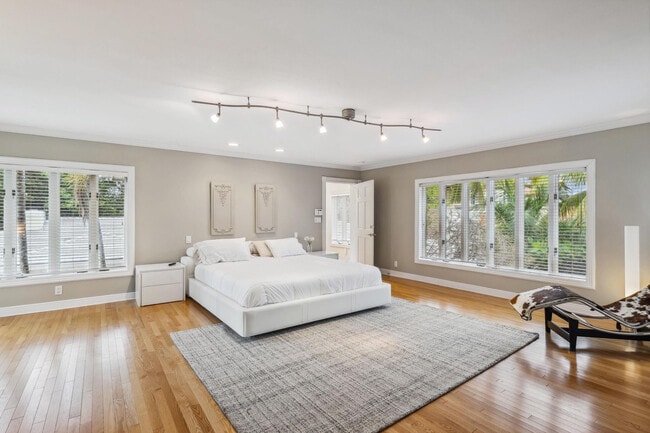 Building Photo - 3301 NE 16th St