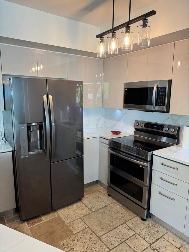 Building Photo - 1800 S Ocean Dr