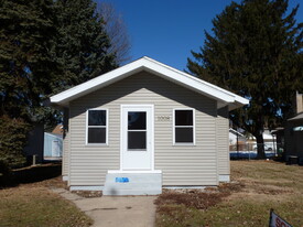 Building Photo - 1008 W 5th St