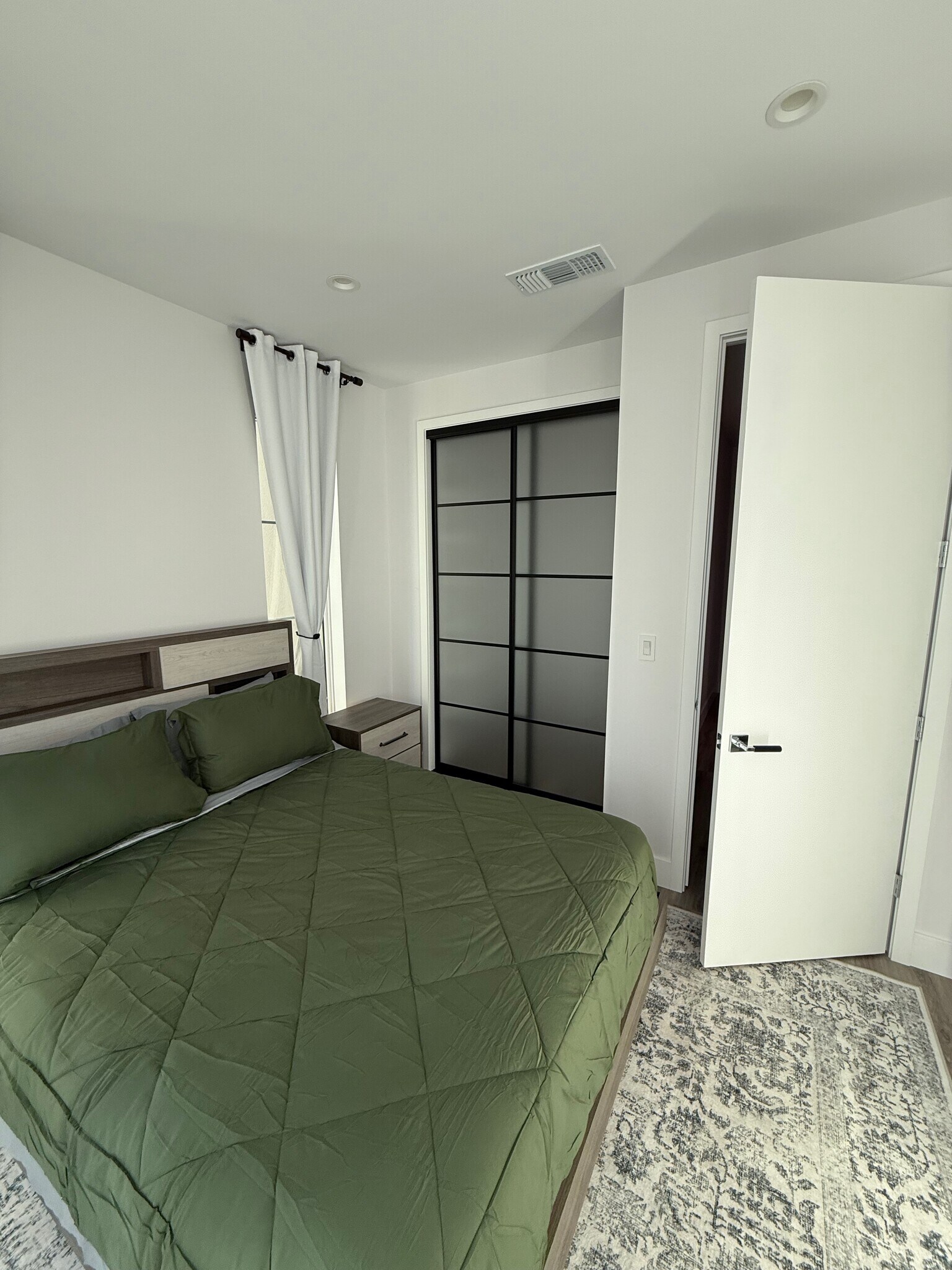 Building Photo - 2012 Uptown Aly