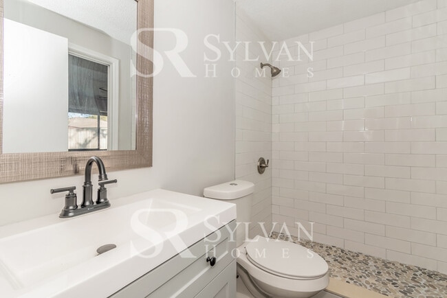 Building Photo - This charming 3BR 2BA home is ready to welcome you home