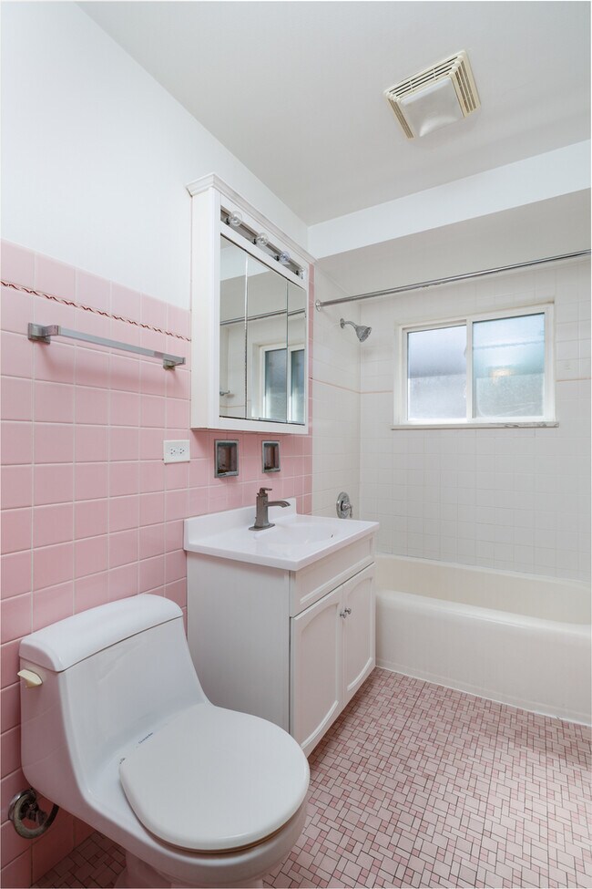 Building Photo - 6216 W Irving Park Rd