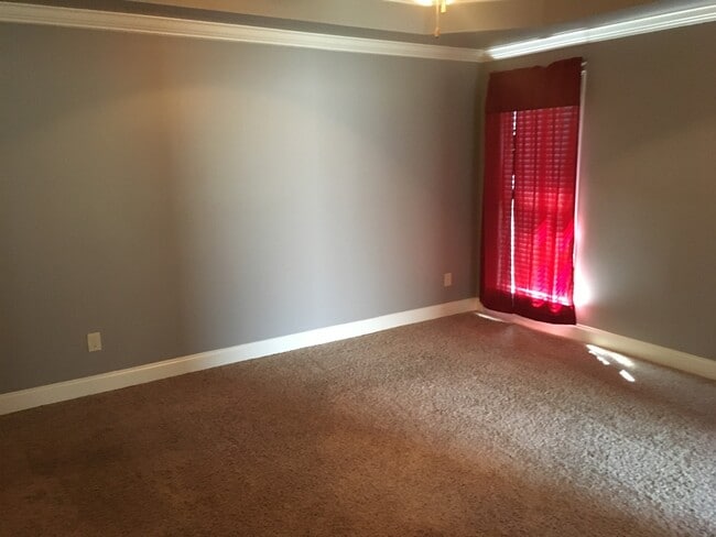 Building Photo - For Rent