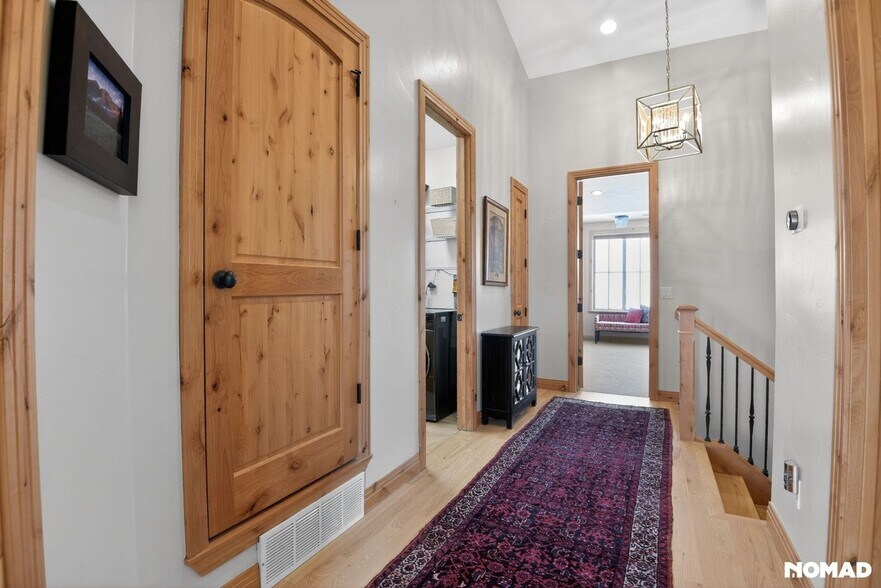 Building Photo - 3042 Lower Saddleback Rd