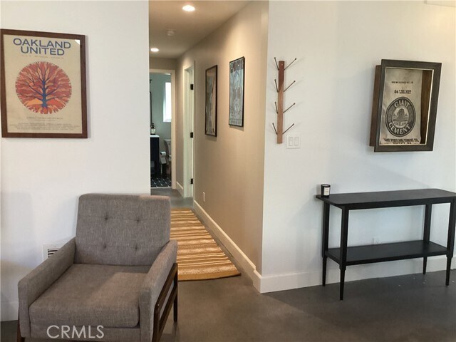 Building Photo - 233 Almon Dr