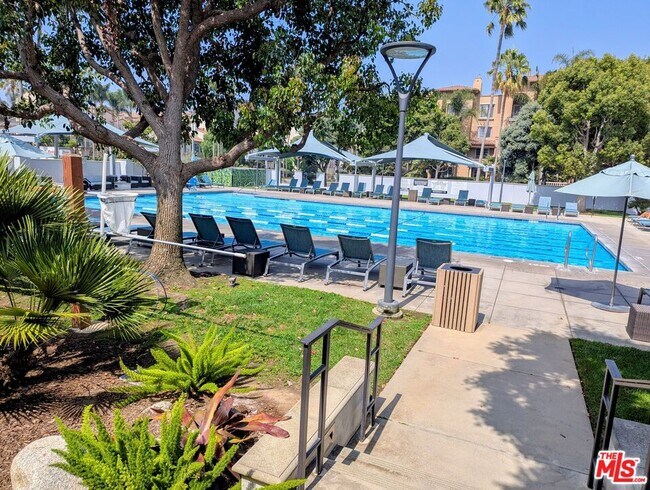 Building Photo - 7100 Playa Vista Dr