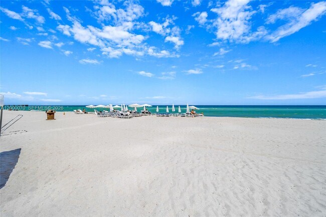 Building Photo - 16001 Collins Ave