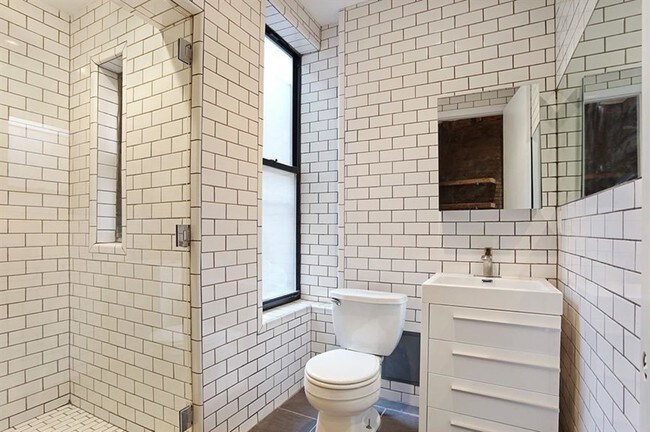 Building Photo - 53 Monroe Street