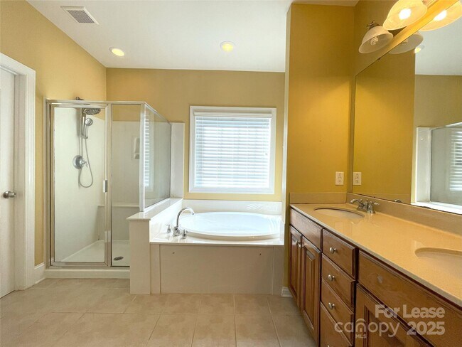 Building Photo - 4934 Mesa Verde Rd