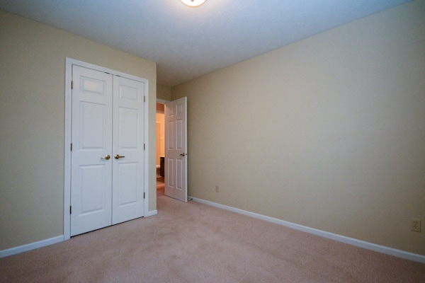 Bedroom 2 - 582 Redfox Ct N