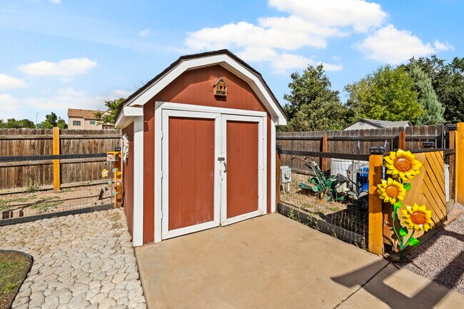 Building Photo - 901 Candlestar Loop N